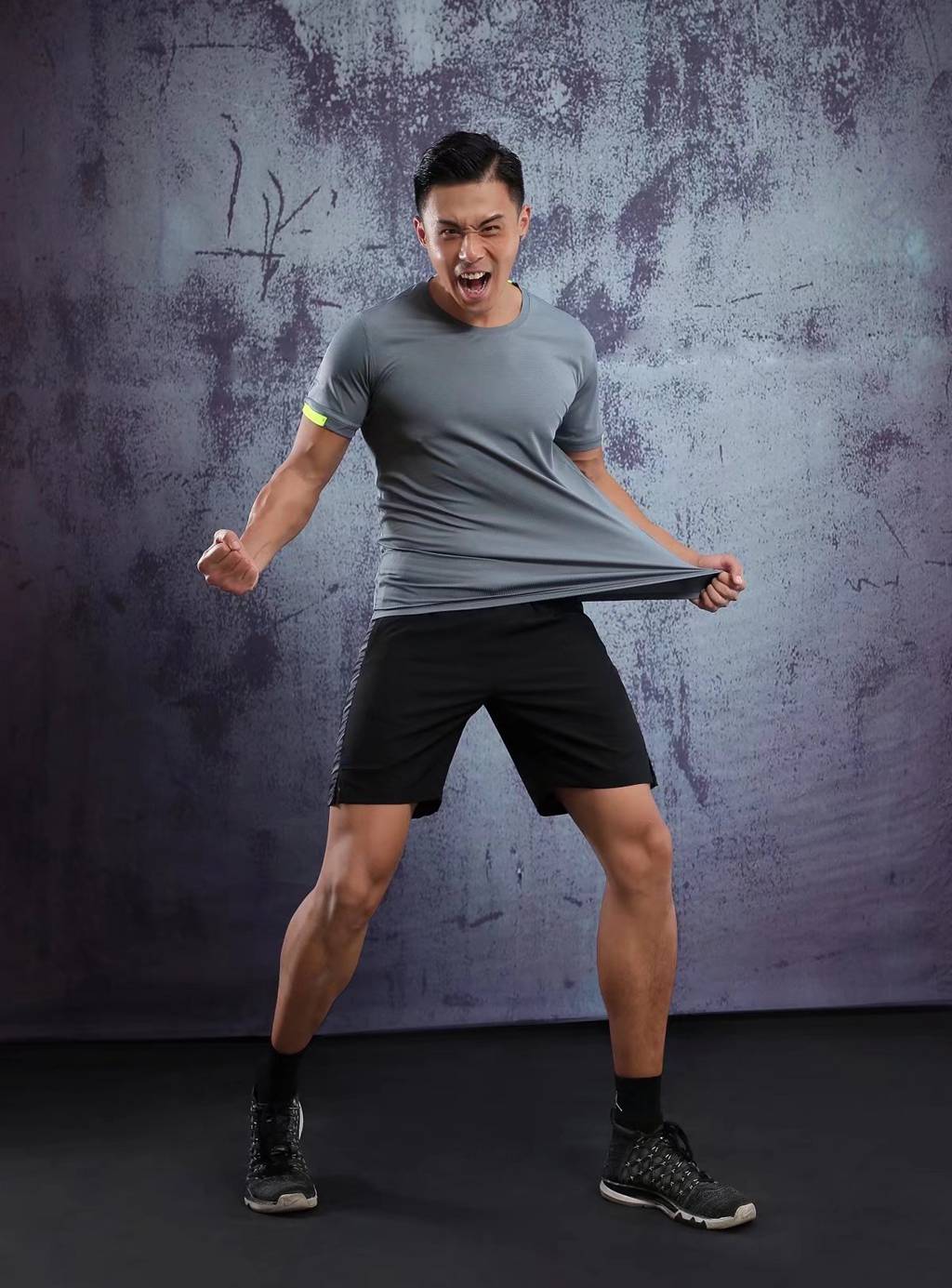 春夏新品 圓領(lǐng)短袖T恤 時(shí)尚運(yùn)動文化衫 深灰色