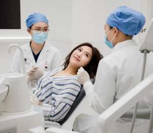 定做醫(yī)生工作服什么面料好？